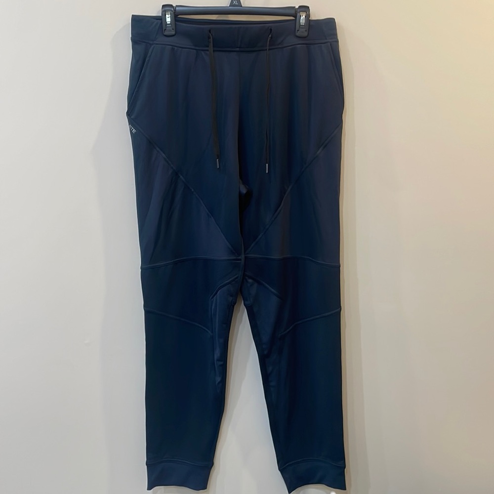 Men’s Hylete jogger size large navy